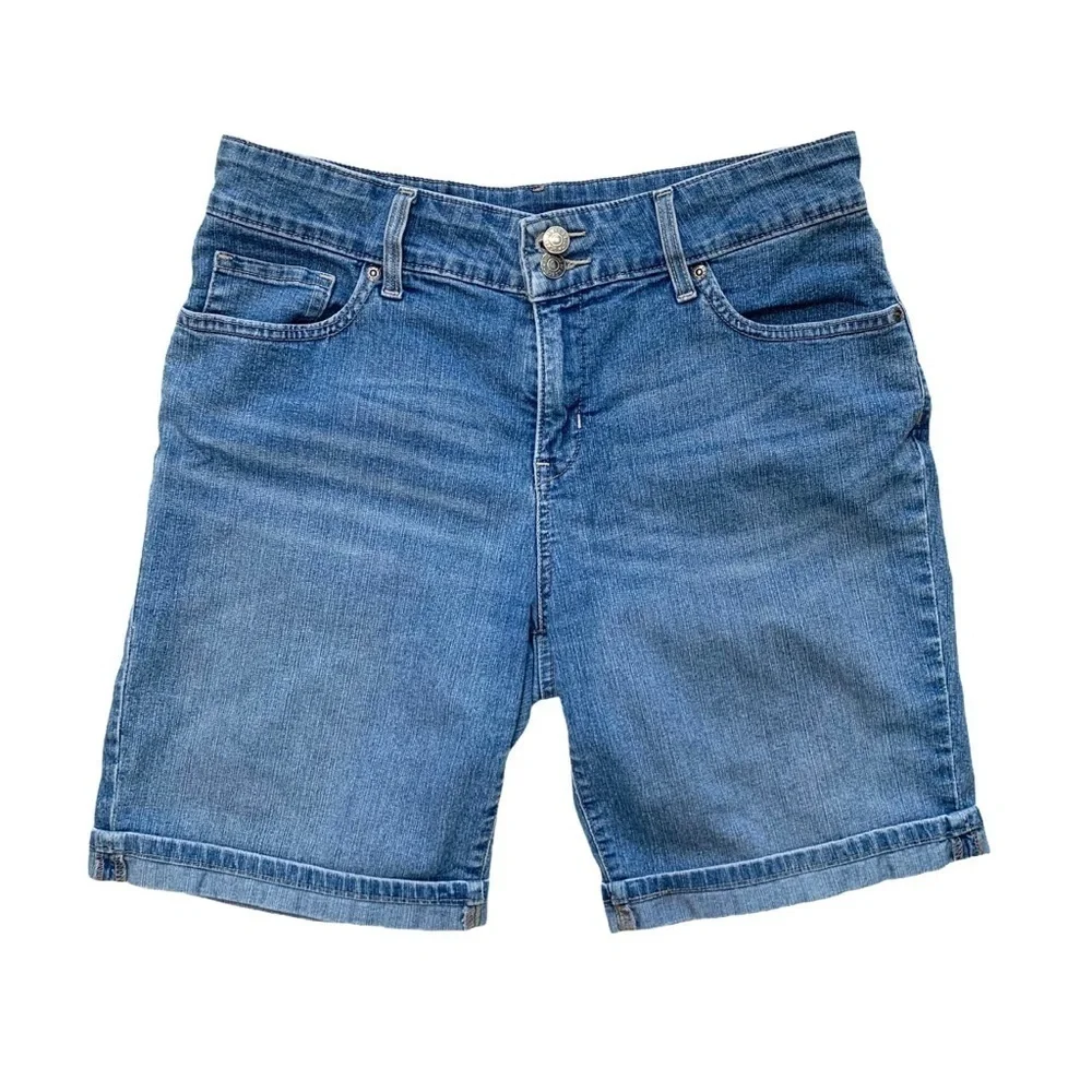 Levi's Signature Medium Wash Blue Jean Shorts Size 30
